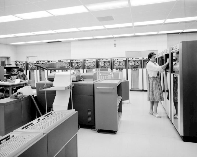 Historical IBM 7090: Pioneering Mainframe Innovation