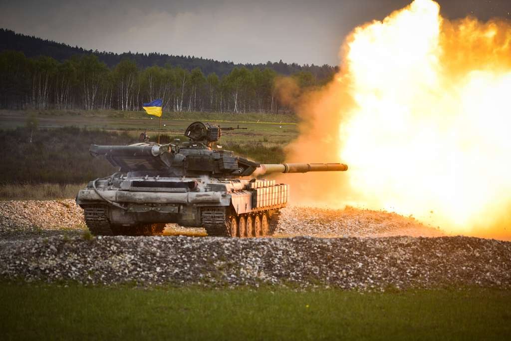 Ukrainain T-64 Battle Tank firing